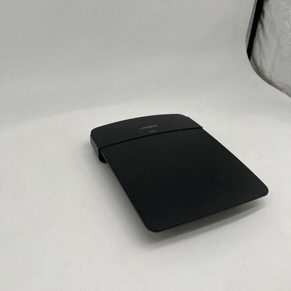 Linksys E1200 300 Mbps 4-Port 10/100 Wireless N Router - Picture 2 of 7